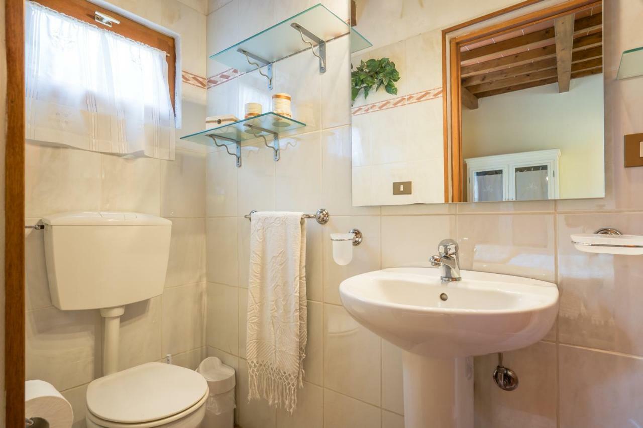B&B Rosso Baccara Montevettolini Buitenkant foto